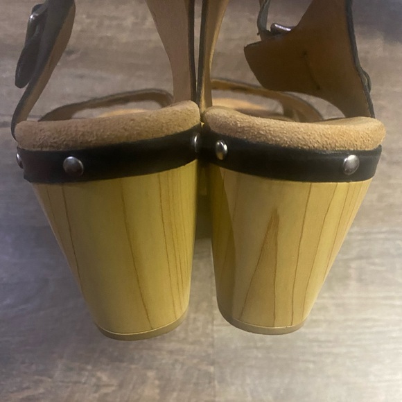 Clarks Artisan Black Leather Sandals (9M) - Picture 6 of 7